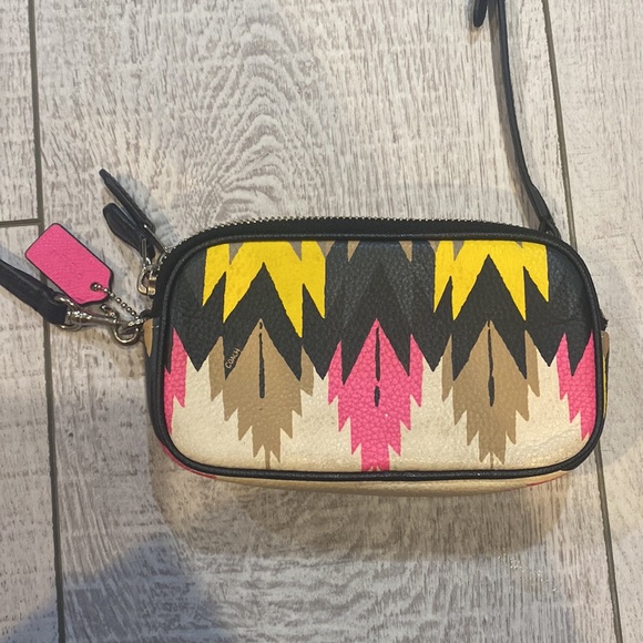 Coach small purse - Picture 3 of 5